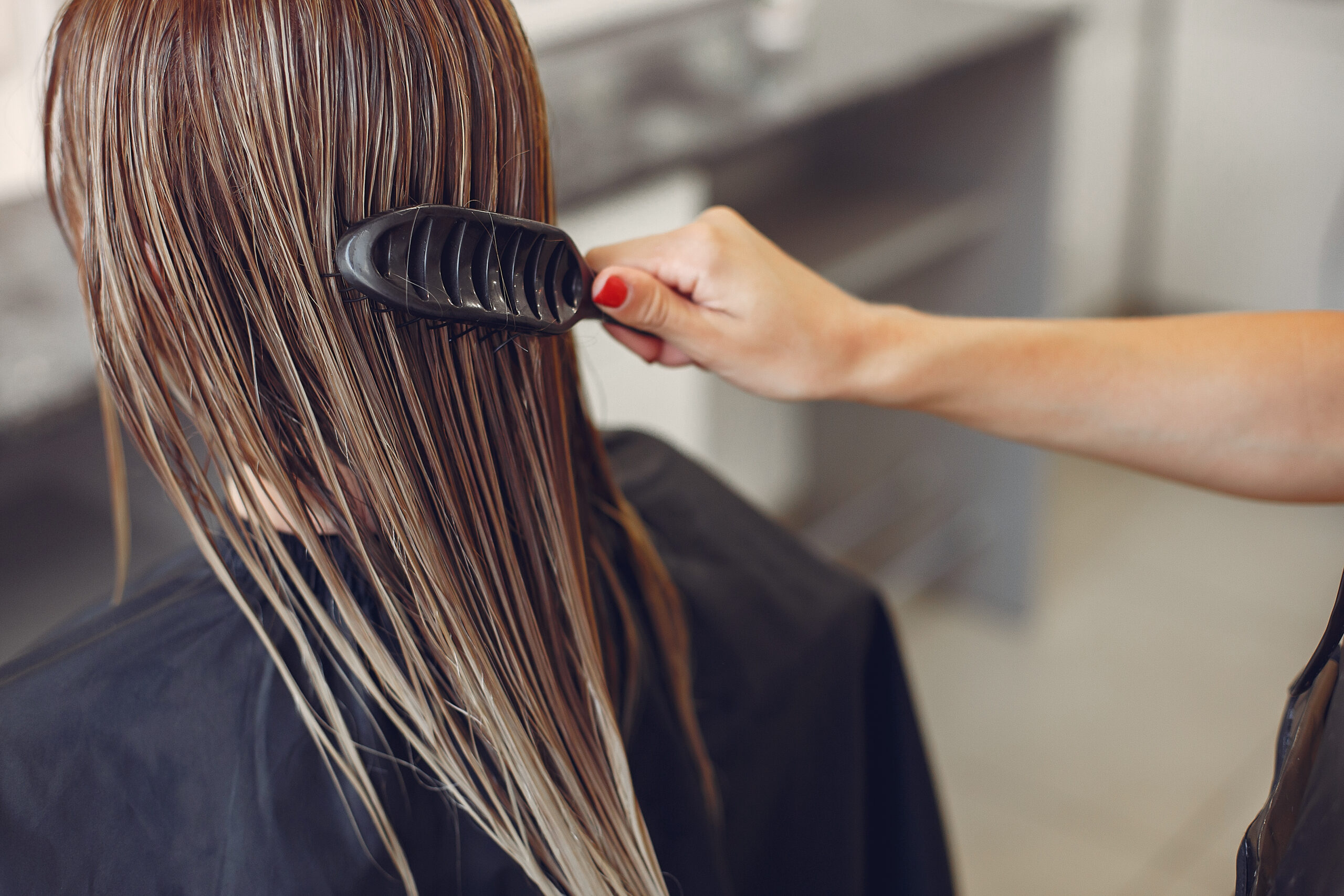 Beauty Lissage 91 Woman drying hair in a hairsalon